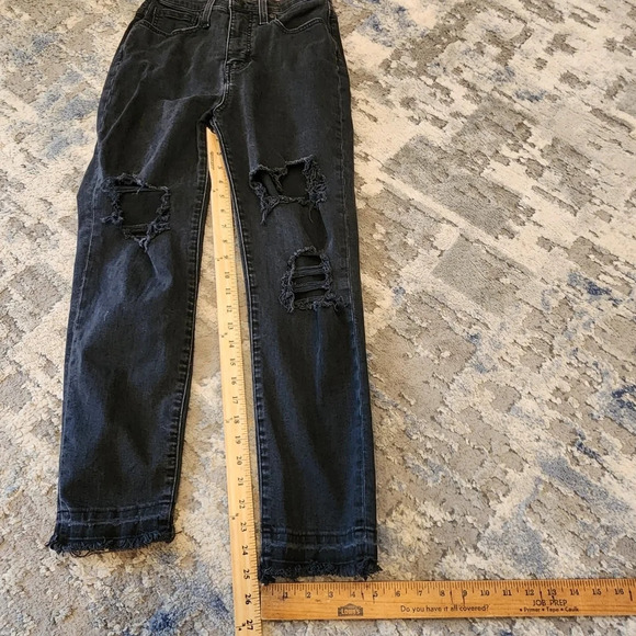 Madewell The Momjean in Raney Wash: Knee-Rip Edition. Size 25 - Picture 14 of 14